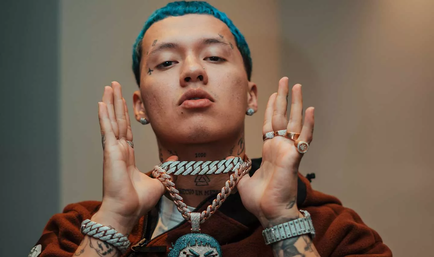 Blessd anuncia lanzamiento de su próximo álbum ‘SI SABE’ junto a Ronaldinho