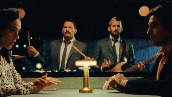 "Vas a Destrozarme"Mau y Ricky, Edén Muñoz.