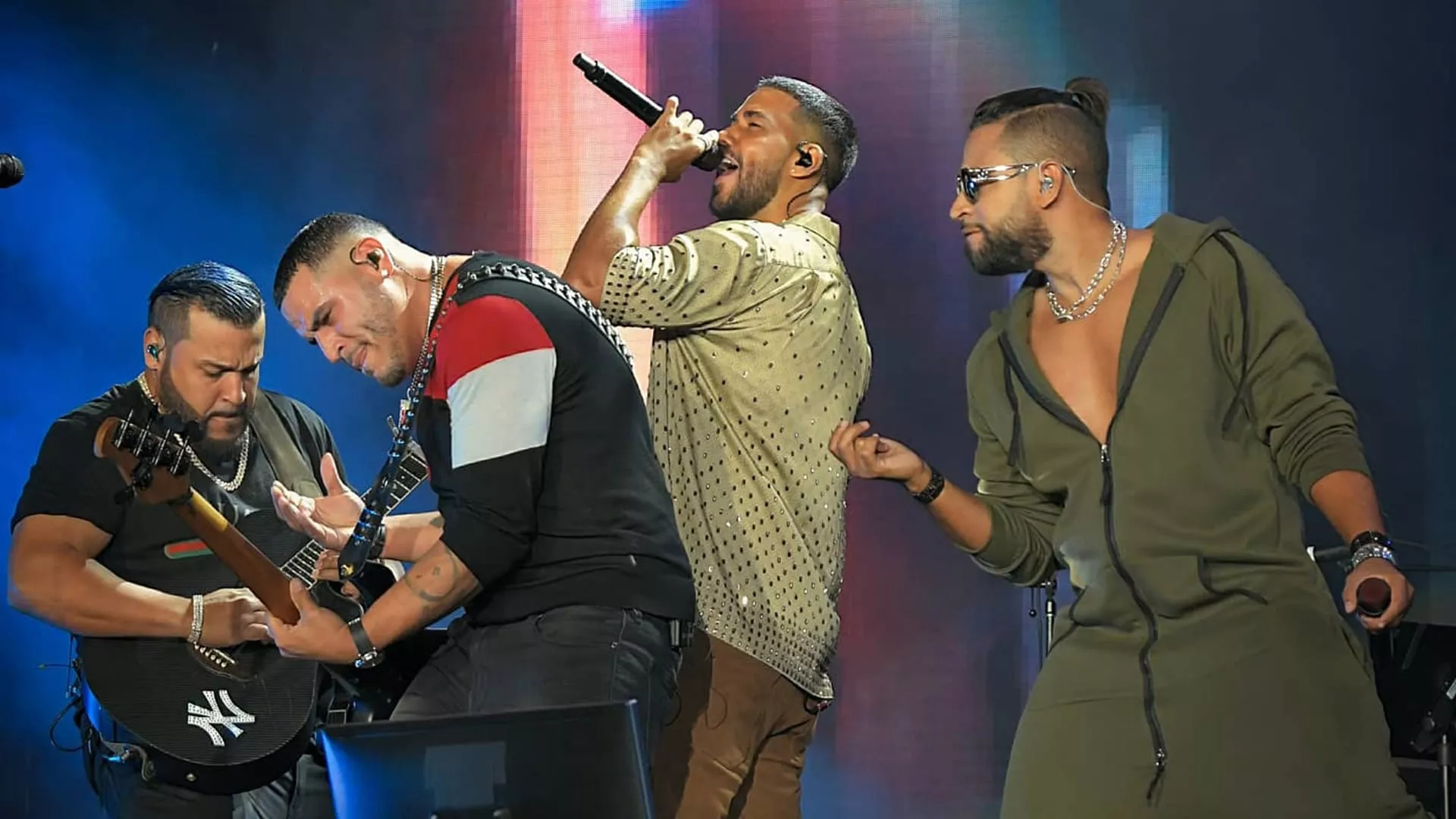 Romeo Santos y Aventura se reúnen de nuevo para su gira "Cerrando Ciclos 2024". Descubre las fechas y el origen de este iconico tour en USA.☝️💥