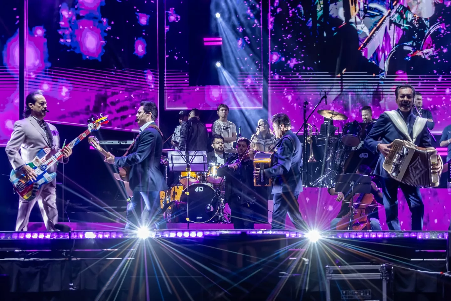 IMAGEN 3 5 los tigres del norte tour