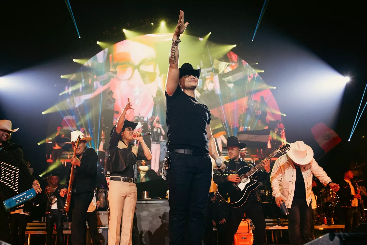 IMAGEN 2 11 grupo firme tour