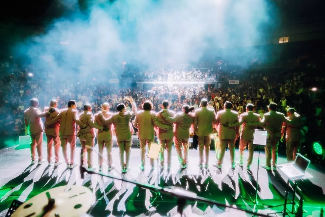 IMAGEN 3 4 grupo niche tour