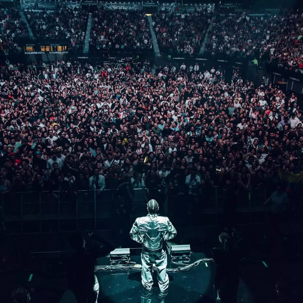 IMAGEN 2 8 j balvin tour